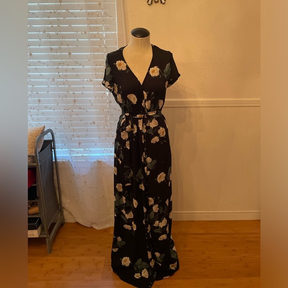 VICI Yasmin Floral V-Neck Maxi Dress - Picture 8 of 9